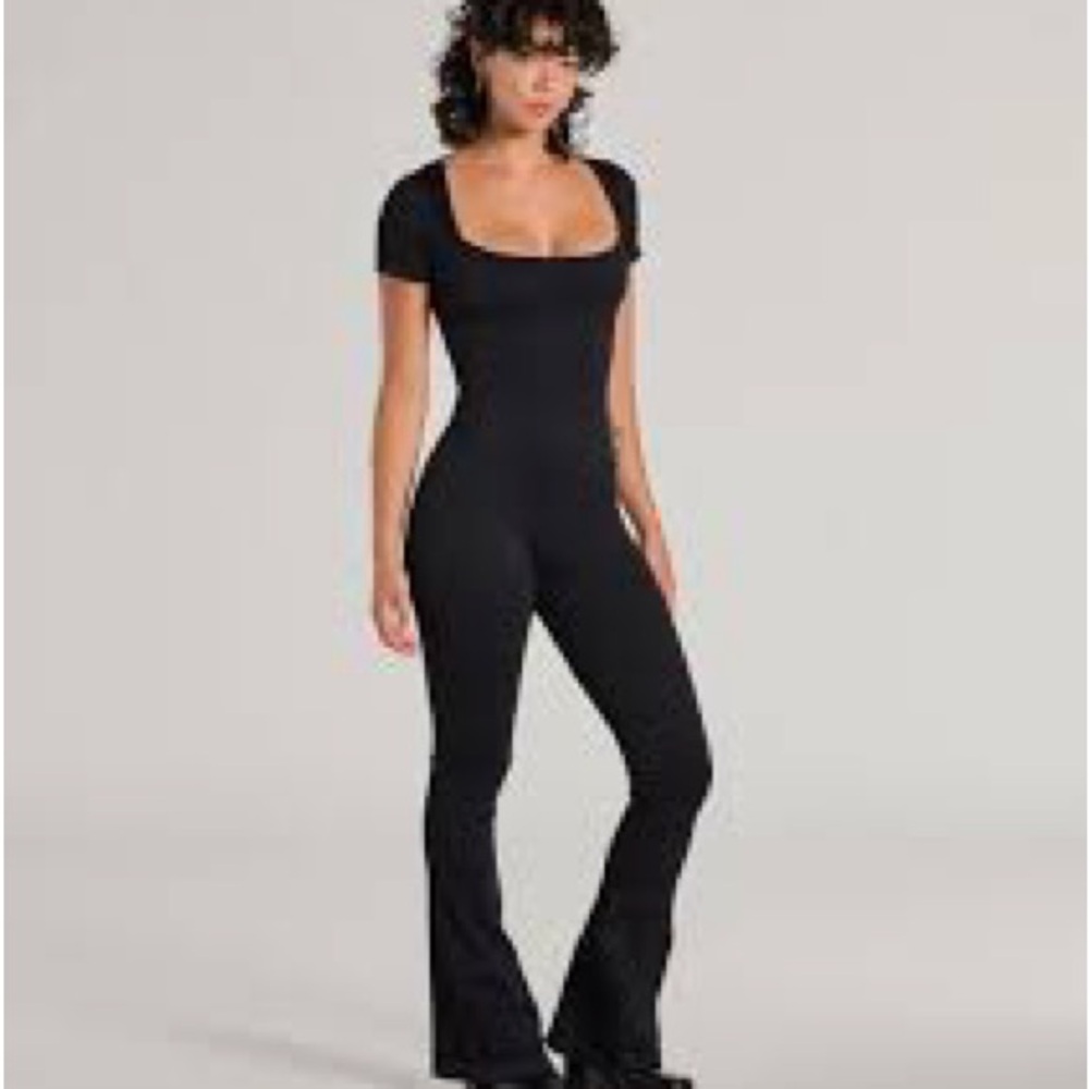 Qinsen small Chic Black Fitted Jumpsuit